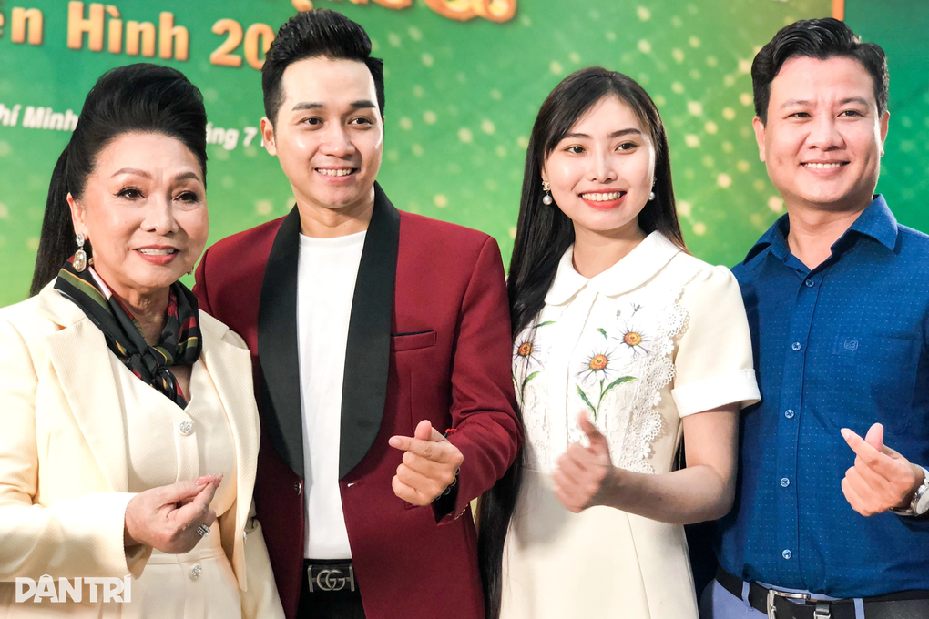 NSND Bạch Tuyết: Hát cải lương phải có tư cách đàng hoàng, ăn nói có học - 2 NSND Bạch Tuyết: Hát cải lương phải có tư cách đàng hoàng, ăn nói có học - 2