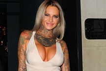 Xăm trổ đầy người, sao Anh quốc vẫn sexy