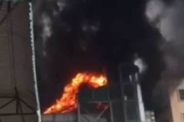 Hà Nội: Ba tòa nhà chung cư Xa La hoảng loạn vì cháy… mái bể bơi