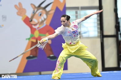 Hoa khôi Dương Thúy Vi: "Tôi chưa tính chuyện giải nghệ, lấy chồng"