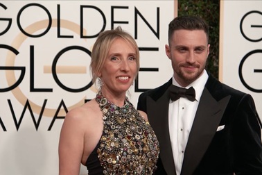 Aaron Taylor Johnson đẹp đôi bên vợ