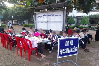 Vụ học sinh phải ăn sáng cạnh thùng rác: Chủ tịch phường yêu cầu chấn chỉnh