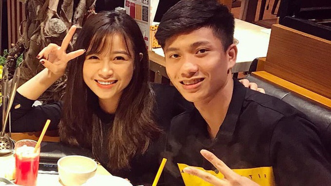 Nhật Linh lên tận nơi đóng quân của SLNA để kiểm tra Văn Đức: Anh chồng nhiệt tình khoe hết cả tủ đồ cho vợ xem - Ảnh 2. Nhật Linh lên tận nơi đóng quân của SLNA để kiểm tra Văn Đức: Anh chồng nhiệt tình khoe hết cả tủ đồ cho vợ xem - Ảnh 2.