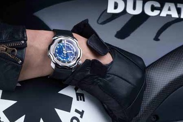 Tản mạn chuyện đàn ông, mô-tô và đồng hồ