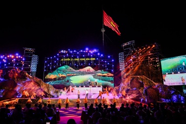 Sâu lắng chương trình nghệ thuật  "Vĩ tuyến 17 - Khát vọng hòa bình"