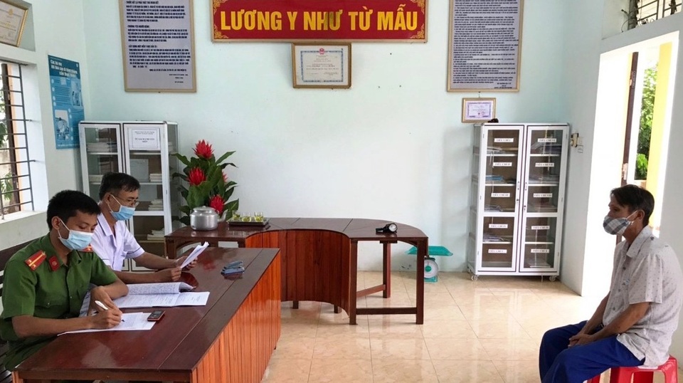 Xử phạt người đàn ông tụ tập uống rượu sau khi trở về từ Đà Nẵng - 1 Xử phạt người đàn ông tụ tập uống rượu sau khi trở về từ Đà Nẵng - 1