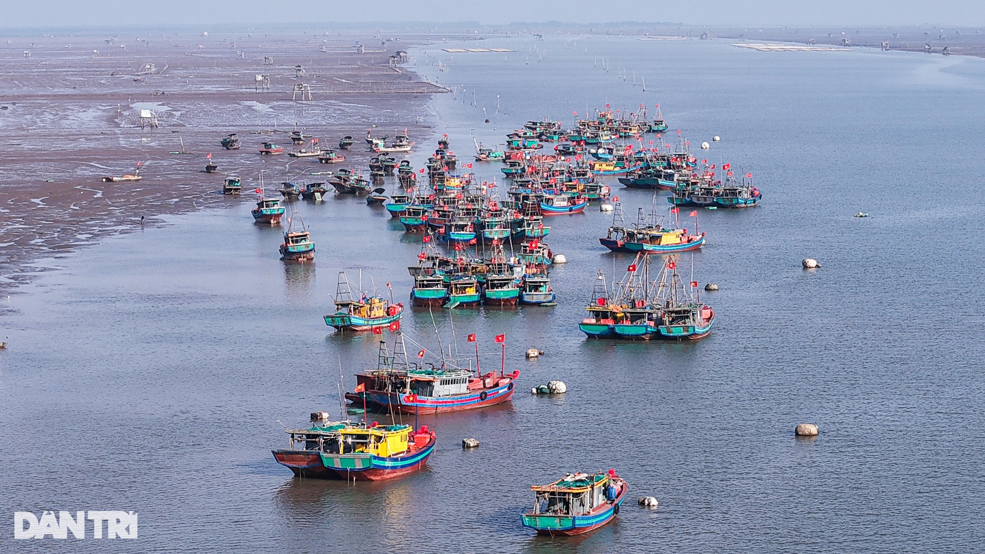 Xông biển chuyến đầu năm, ngư dân kiếm tiền triệu - 1 Xông biển chuyến đầu năm, ngư dân kiếm tiền triệu - 1