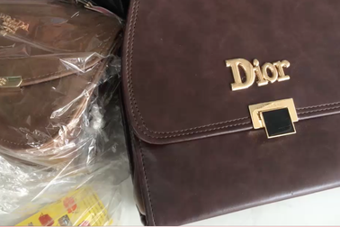 Hà Nội: Đột nhập "thiên đường" mua sắm hàng hiệu dởm giá 50 nghìn