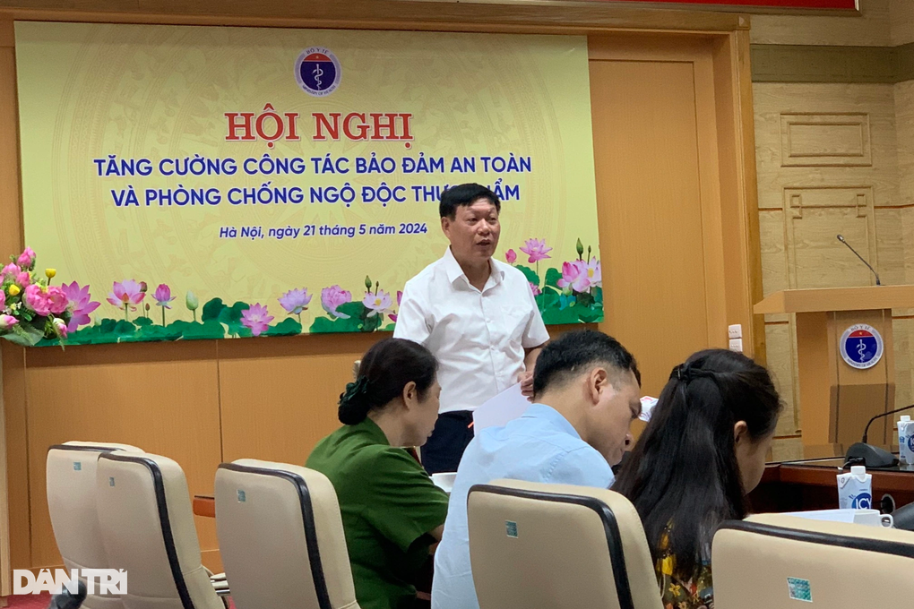 Hà Nội: Hàng nghìn thực phẩm trôi nổi bán trước cổng 2 trường học - 2 Hà Nội: Hàng nghìn thực phẩm trôi nổi bán trước cổng 2 trường học - 2