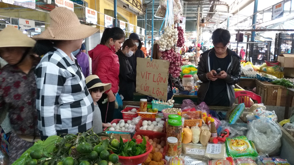 Đà Nẵng: Nhộn nhịp phiên chợ Tết ngày cuối năm - 6 Đà Nẵng: Nhộn nhịp phiên chợ Tết ngày cuối năm - 6