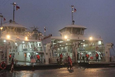 Các bến phà ở TPHCM tạm ngưng hoạt động do bão số 9