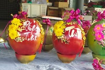 Dừa vàng vẽ thư pháp “giá chát” vẫn đắt hàng dịp Tết