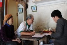 Dân nghèo được hỗ trợ 30 triệu, xã "giữ hộ"... 20 triệu