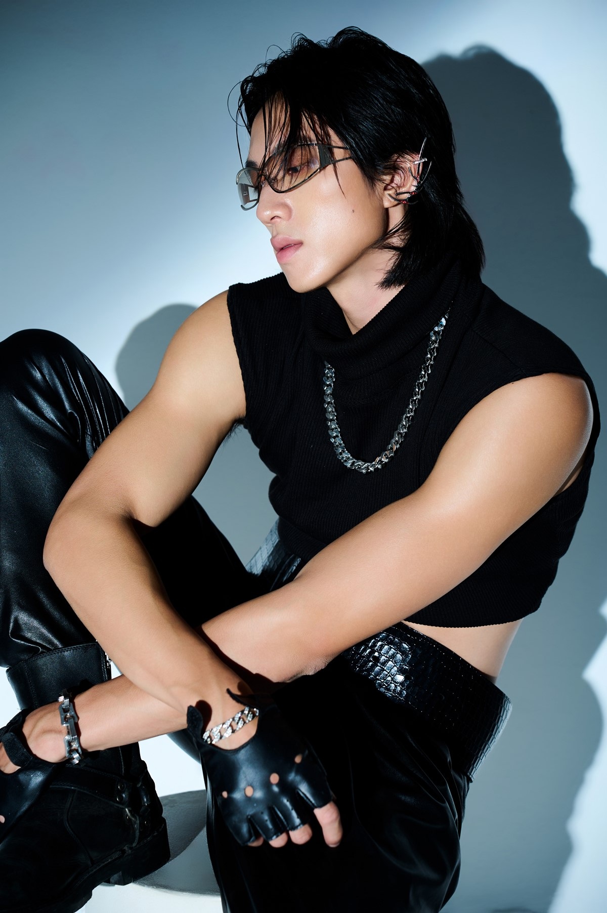 តារាចម្រៀងកម្ពស់ ១.៨៥ម៉ែត្រ ជាប់ពាក្យចចាមអារ៉ាមថាមានទំនាក់ទំនងស្នេហាជាមួយ Anh Thu ចេញបទចម្រៀងស្នេហាមិនសមហេតុផល - 1 Ca sĩ cao 1,85m vướng tin đồn hẹn hò Anh Thư, ra ca khúc về tình đơn phương - 1