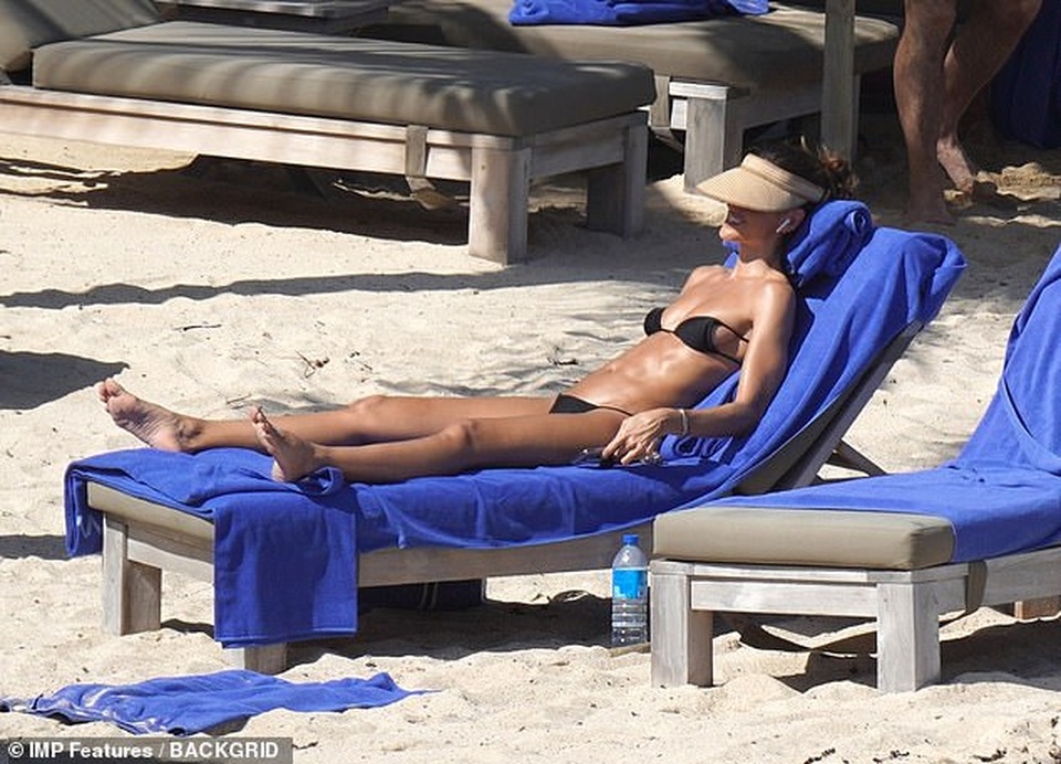 Izabel Goulart gợi cảm mặc bikini nhảy dây - 10 Izabel Goulart gợi cảm mặc bikini nhảy dây - 10