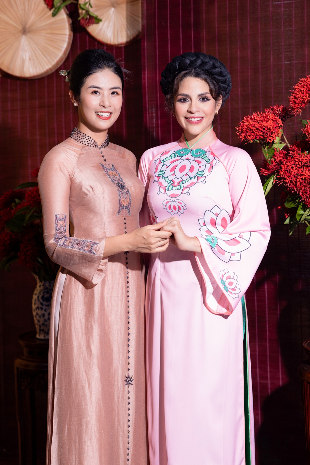 Dàn người mẫu đặc biệt trình diễn áo dài của Hoa hậu Ngọc Hân - 9 Dàn người mẫu đặc biệt trình diễn áo dài của Hoa hậu Ngọc Hân - 9