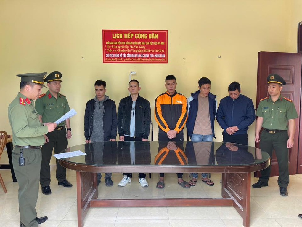 Khởi tố 5 đối tượng trong đường dây quản lý gần 300 website khiêu dâm - 1 Khởi tố 5 đối tượng trong đường dây quản lý gần 300 website khiêu dâm - 1