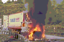 Container bốc cháy dữ dội trên quốc lộ 1A