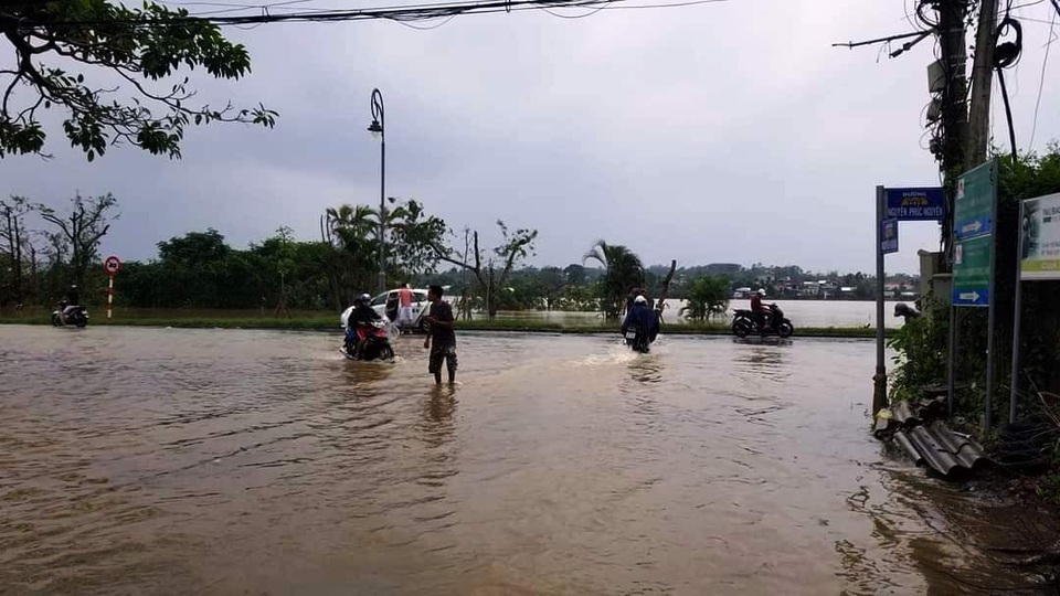 Thủy điện tiếp tục xả nước, Huế sẽ đón lũ lớn trong đêm - 3 Thủy điện tiếp tục xả nước, Huế sẽ đón lũ lớn trong đêm - 3