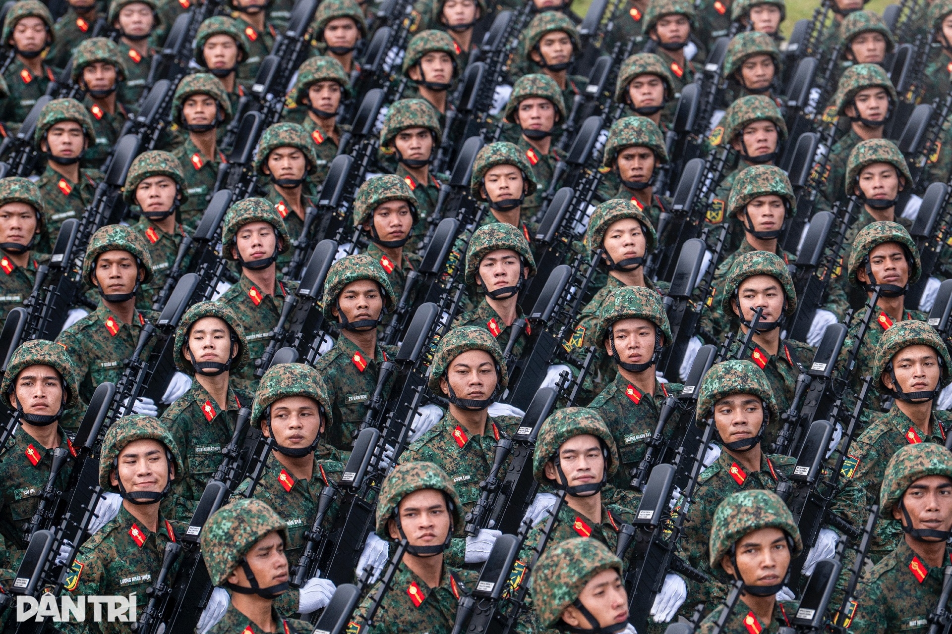 Những gam màu hoà bình sải bước đầy kiêu hãnh chuẩn bị cho đại lễ A80 - 12 Những gam màu hoà bình sải bước đầy kiêu hãnh chuẩn bị cho đại lễ A80 - 12
