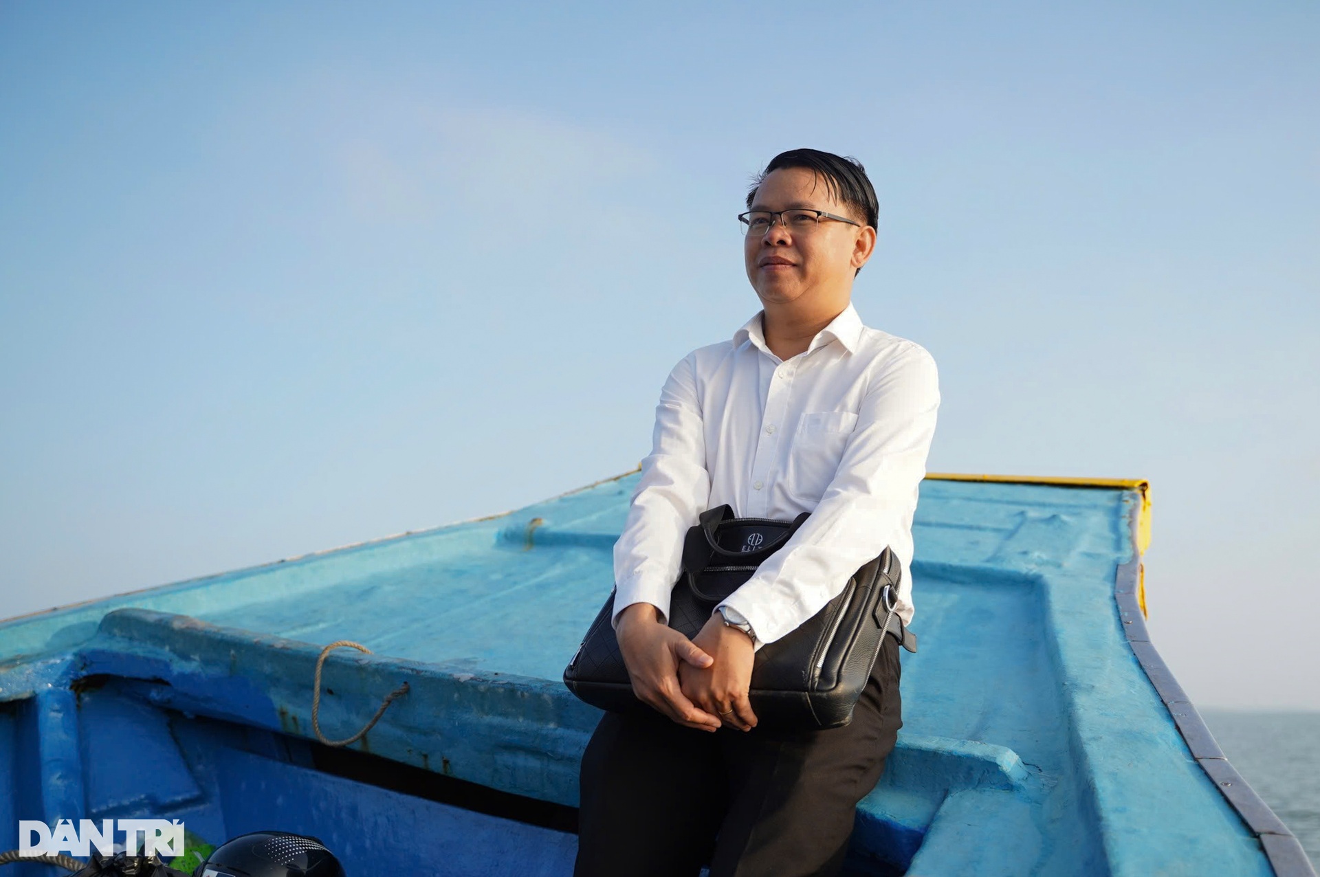 Người thầy 19 năm vượt sóng gieo chữ cho học trò ở xã đảo duy nhất TPHCM - 1 Người thầy 19 năm vượt sóng gieo chữ cho học trò ở xã đảo duy nhất TPHCM - 1