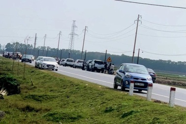 "Cò" biến mất sau nhiều ngày vây kín làng quê mua bán đất