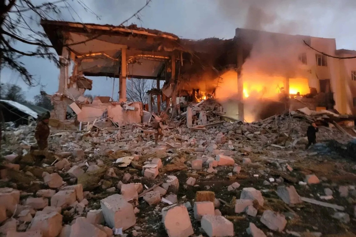 Nga không kích phá hủy lượng lớn vũ khí nước ngoài viện trợ Ukraine - 1 Nga không kích phá hủy lượng lớn vũ khí nước ngoài viện trợ Ukraine - 1