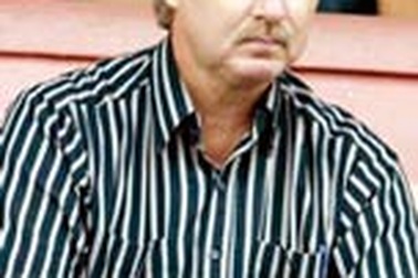 HLV Riedl nhức đầu với bài toán nhân sự