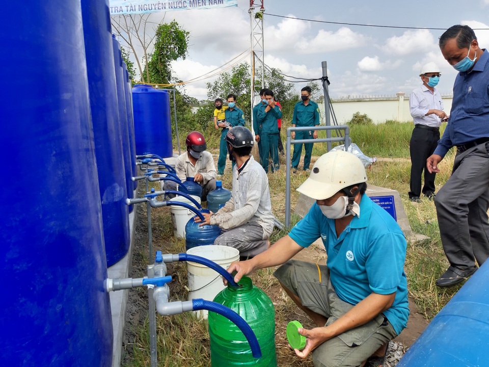 Bàn giao công trình cấp nước sạch miễn phí cho người dân Cà Mau - 2 Bàn giao công trình cấp nước sạch miễn phí cho người dân Cà Mau - 2
