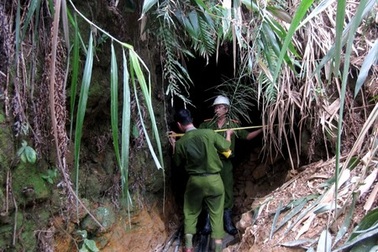 Sập hầm, 3 phu vàng tử nạn