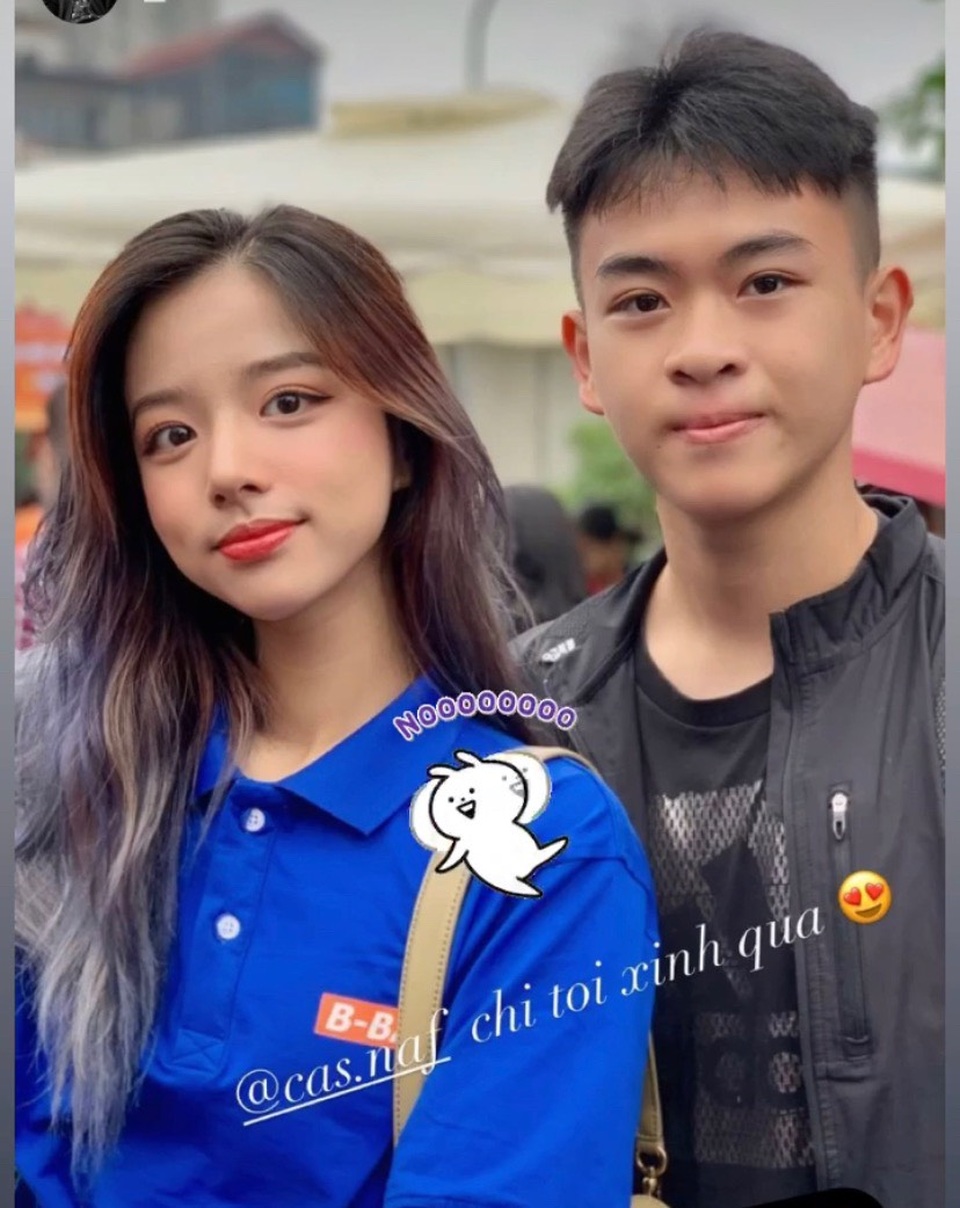 Hot girl ĐH Kinh tế quốc dân thành tâm điểm ở ngày hội tuyển sinh - 5 Hot girl ĐH Kinh tế quốc dân thành tâm điểm ở ngày hội tuyển sinh - 5