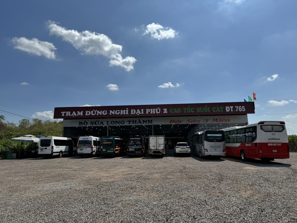 Ba trạm dừng nghỉ tạm trên cao tốc từ Đồng Nai đến Khánh Hòa vào hoạt động - 1 Ba trạm dừng nghỉ tạm trên cao tốc từ Đồng Nai đến Khánh Hòa vào hoạt động - 1