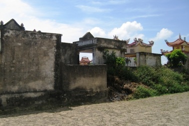 Mẹ tự vẫn, con đòi chết theo