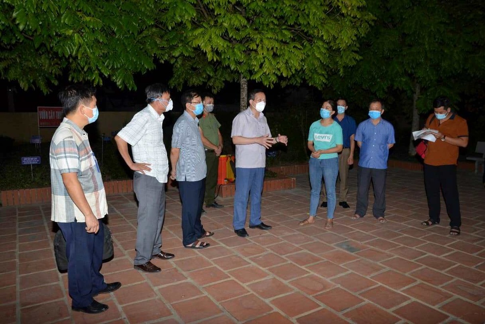 Người mắc Covid-19 đi khắp nơi, nhiều đơn vị của tỉnh phải rút kinh nghiệm - 3 Người mắc Covid-19 đi khắp nơi, nhiều đơn vị của tỉnh phải rút kinh nghiệm - 3