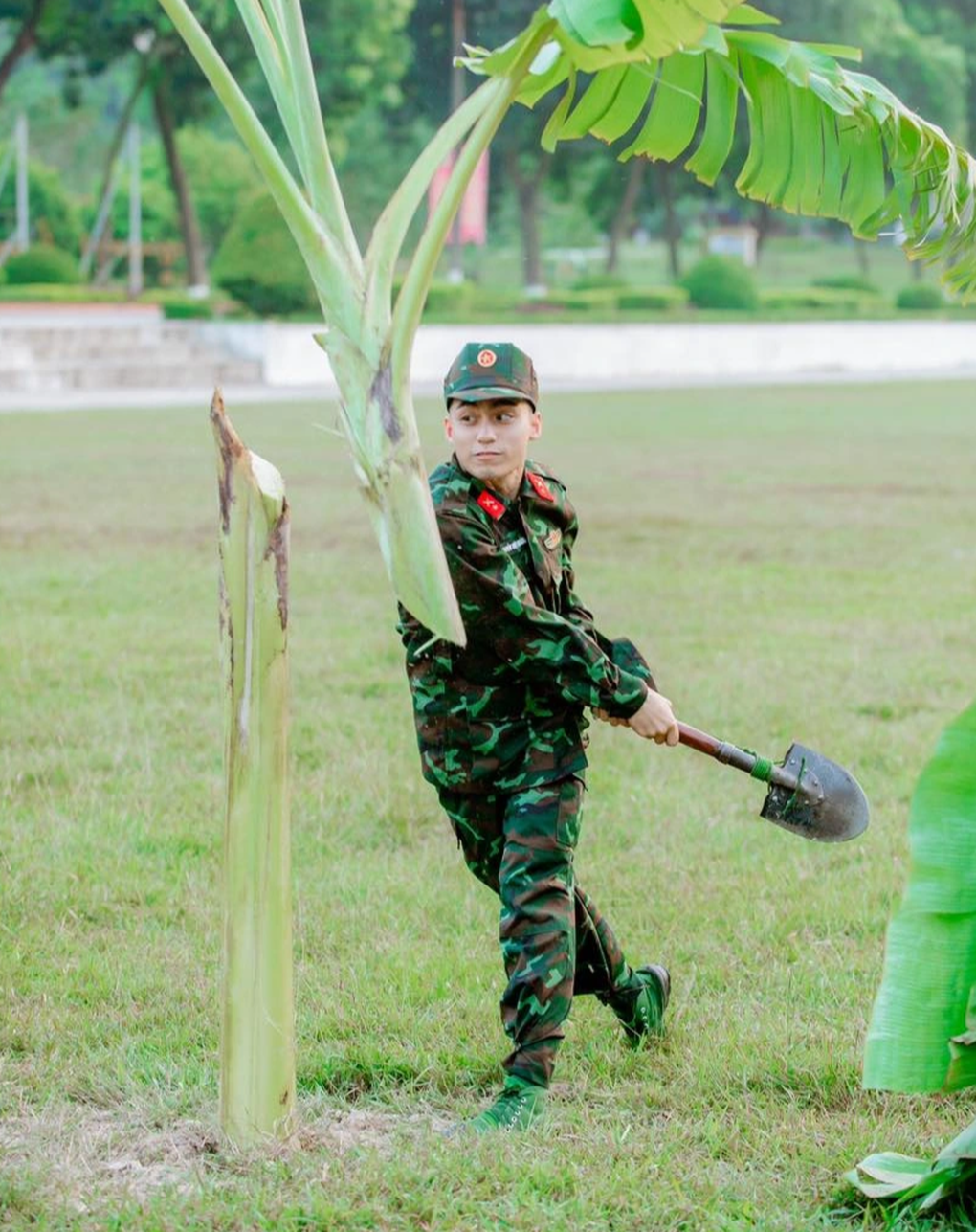 Mono dậy lúc 4h30 sáng, ăn ngủ không yên khi tham gia Sao nhập ngũ - 2 Mono dậy lúc 4h30 sáng, ăn ngủ không yên khi tham gia Sao nhập ngũ - 2