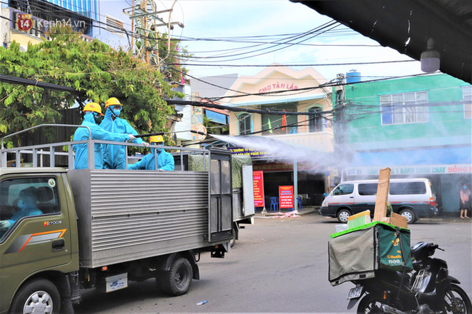 Xuất hiện 4 ca nhiễm Covid-19 mới tại 3 khu chợ, Đà Nẵng phun hoá chất trên diện rộng tại quận Thanh Khê - Ảnh 3. Xuất hiện 4 ca nhiễm Covid-19 mới tại 3 khu chợ, Đà Nẵng phun hoá chất trên diện rộng tại quận Thanh Khê - Ảnh 3.
