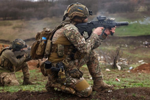 Tuyến tiếp tế huyết mạch của Ukraine ở Bakhmut bị đe dọa nghiêm trọng