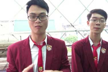 Học sinh sáng tạo công tắc tắt/bật đèn bằng tiếng vỗ tay trình bày về ý tưởng sản phẩm