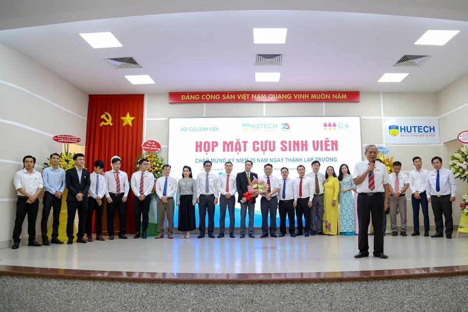 Hội Cựu sinh viên HUTECH quyên góp hơn 250 triệu đồng thiện nguyện trong ngày ra mắt - 1 Hội Cựu sinh viên HUTECH quyên góp hơn 250 triệu đồng thiện nguyện trong ngày ra mắt - 1