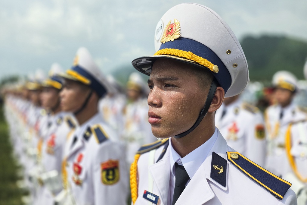 Chiến sĩ vững vàng tiến bước dưới cái nắng trong buổi tổng hợp luyện A80 - 7 Chiến sĩ vững vàng tiến bước dưới cái nắng trong buổi tổng hợp luyện A80 - 7