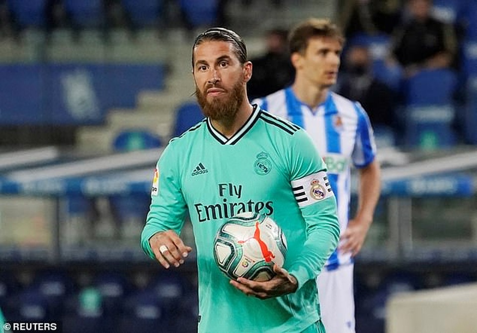 Hạ Sociedad, Real Madrid soán ngôi đầu bảng của Barcelona - 4 Hạ Sociedad, Real Madrid soán ngôi đầu bảng của Barcelona - 4