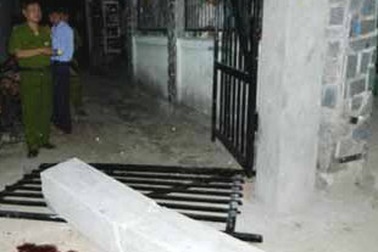 Trụ cổng gãy đổ đè trẻ tử vong