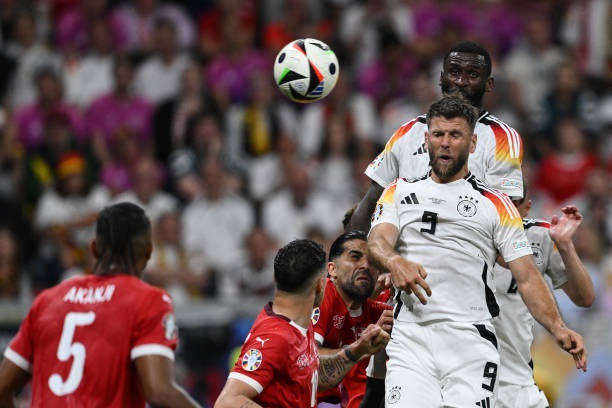 גרמניה הייתה בת מזל בתיקו מול שוויץ, המאמן נגלסמן שיבח את פולקרוג - 2 Đức may mắn hòa Thụy Sĩ, HLV Nagelsmann ca ngợi Fullkrug - 2