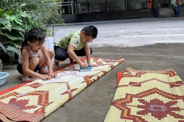 Người Hà Nội dọn nhà, mời người lạ ngủ qua đêm miễn phí khi xem diễu binh