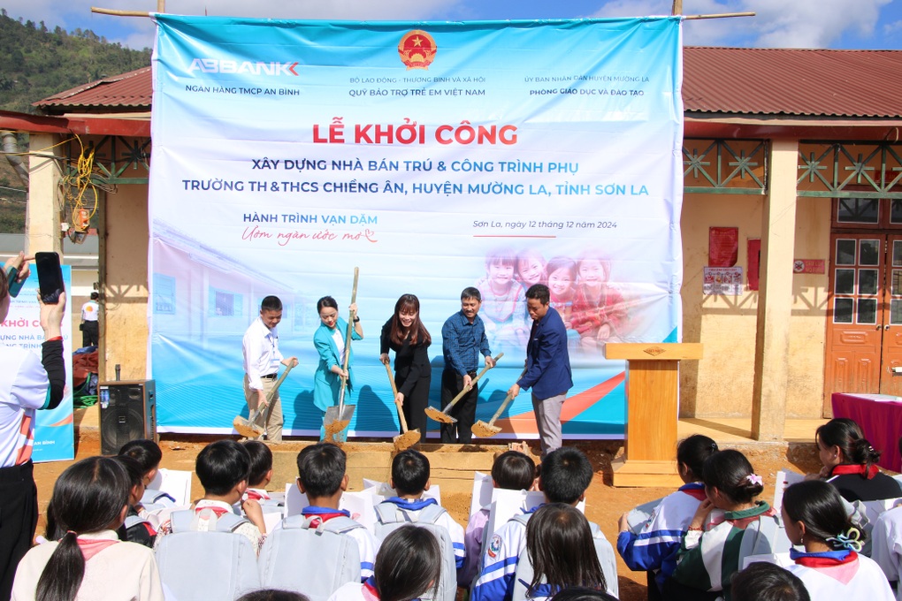 ABBANK gây quỹ 1 tỷ đồng xây trường cho trẻ em vùng cao - 3 ABBANK gây quỹ 1 tỷ đồng xây trường cho trẻ em vùng cao - 3