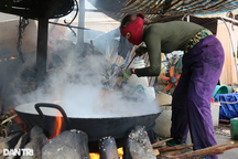 Mưu sinh ở làng nấu hến hơn 300 năm tuổi