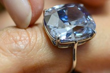 Viên kim cương xanh cực hiếm giá gần 50 triệu USD