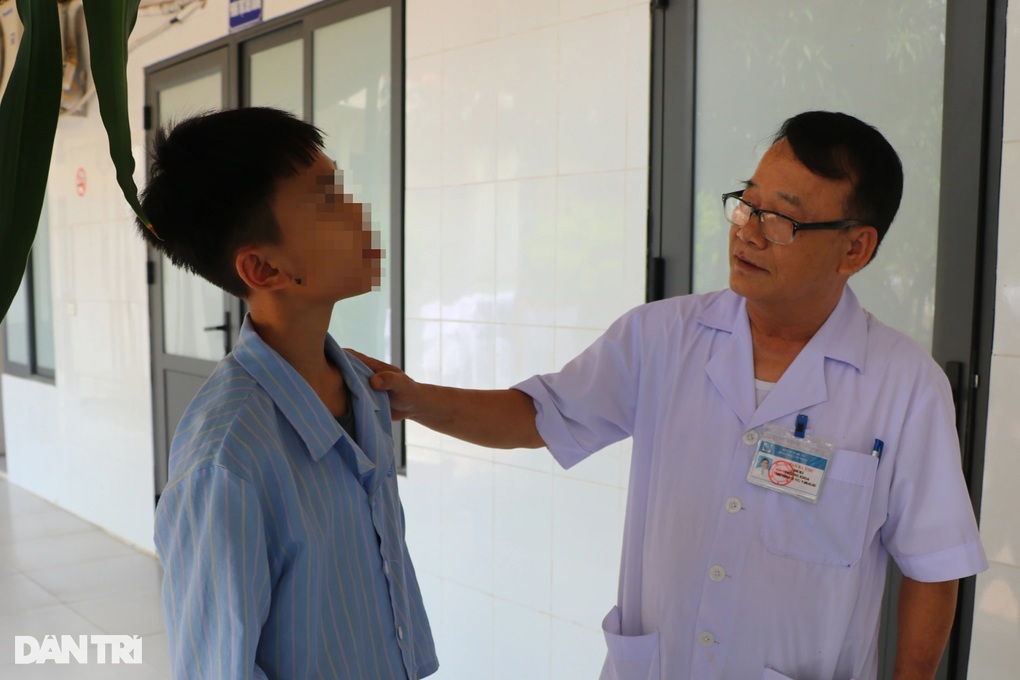Con có dấu hiệu bệnh tâm thần, mẹ mời 7 thầy cúng đến chữa - 1 Con có dấu hiệu bệnh tâm thần, mẹ mời 7 thầy cúng đến chữa - 1