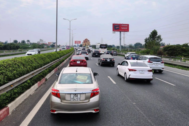 Cao tốc Pháp Vân - Cầu Giẽ ùn ứ sau va chạm