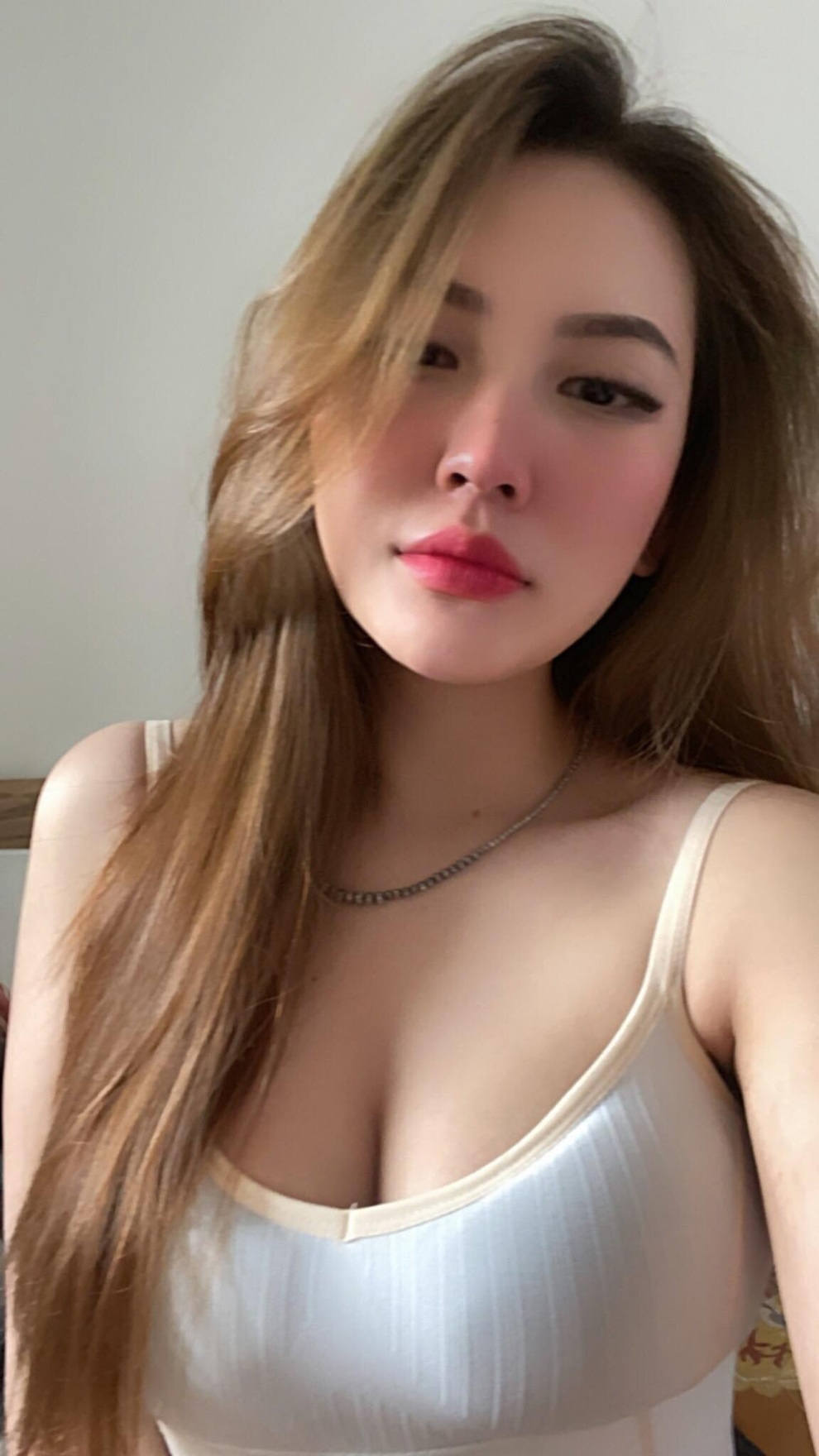 Nữ sinh 21 tuổi sở hữu thân hình gợi cảm và đôi chân dài - 9 Nữ sinh 21 tuổi sở hữu thân hình gợi cảm và đôi chân dài - 9